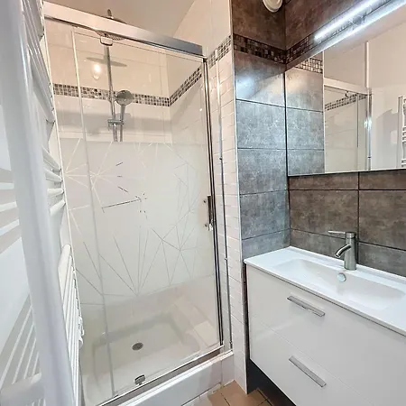 Joli T2 En Front De Avec Acces Direct Plage, Terrasse Privative, Parking Et Wi-fi Gratuit - Fr-1-361-45