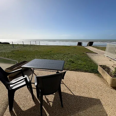 Joli T2 En Front De Avec Accès Direct Plage, Terrasse Privative, Parking Et Wi-fi Gratuit - Fr-1-361-45 Jullouville-les-Pins