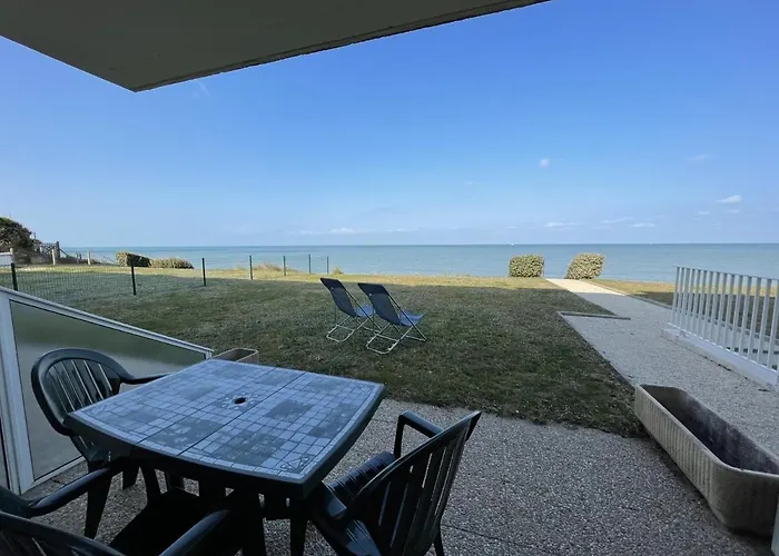 Joli T2 En Front De Avec Acces Direct Plage, Terrasse Privative, Parking Et Wi-fi Gratuit - Fr-1-361-45 * Jullouville-les-Pins