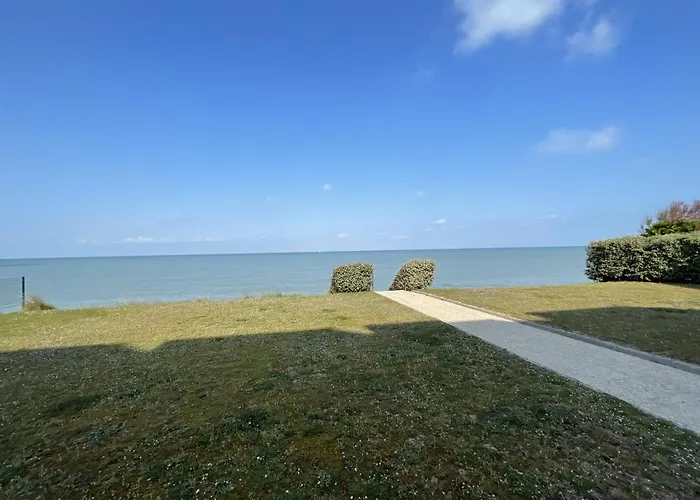 Joli T2 En Front De Avec Acces Direct Plage, Terrasse Privative, Parking Et Wi-fi Gratuit - Fr-1-361-45 Daire Jullouville-les-Pins