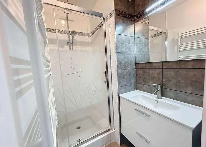 Joli T2 En Front De Avec Acces Direct Plage, Terrasse Privative, Parking Et Wi-fi Gratuit - Fr-1-361-45