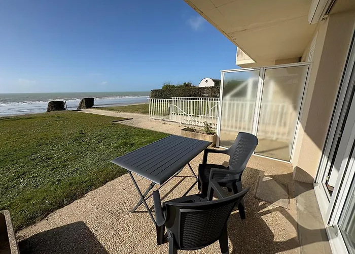 Joli T2 En Front De Avec Acces Direct Plage, Terrasse Privative, Parking Et Wi-fi Gratuit - Fr-1-361-45 Daire Jullouville-les-Pins