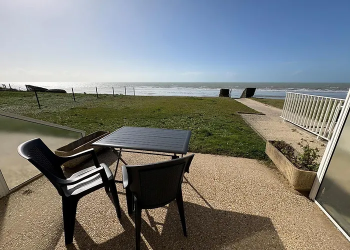 Joli T2 En Front De Avec Acces Direct Plage, Terrasse Privative, Parking Et Wi-fi Gratuit - Fr-1-361-45 Jullouville-les-Pins